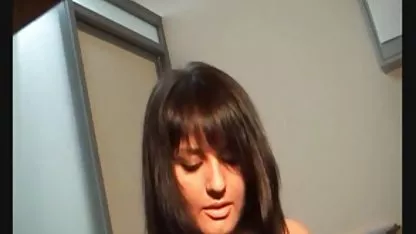 این دختر فیلم سکسی کردی زیبا در حال انجام یک ادای احترام برای من